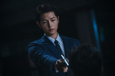 한계 없는 ‘인생캐 메이커’ 송중기의 강렬한 컴백 아찔한 첫 스틸컷 공개